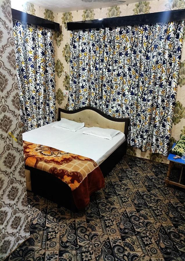 Fabulous Kashmir Srinagar Hotel ภายนอก รูปภาพ