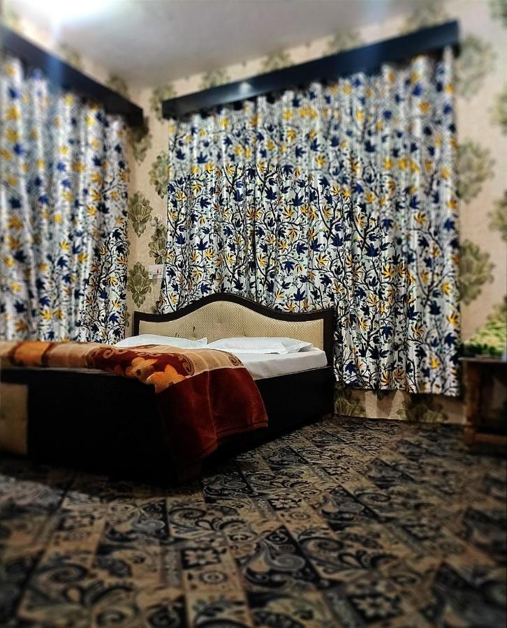Fabulous Kashmir Srinagar Hotel ภายนอก รูปภาพ
