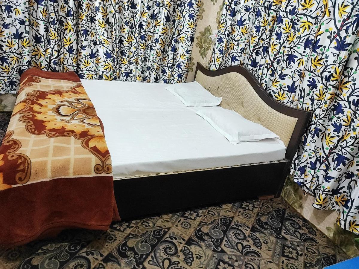 Fabulous Kashmir Srinagar Hotel ภายนอก รูปภาพ