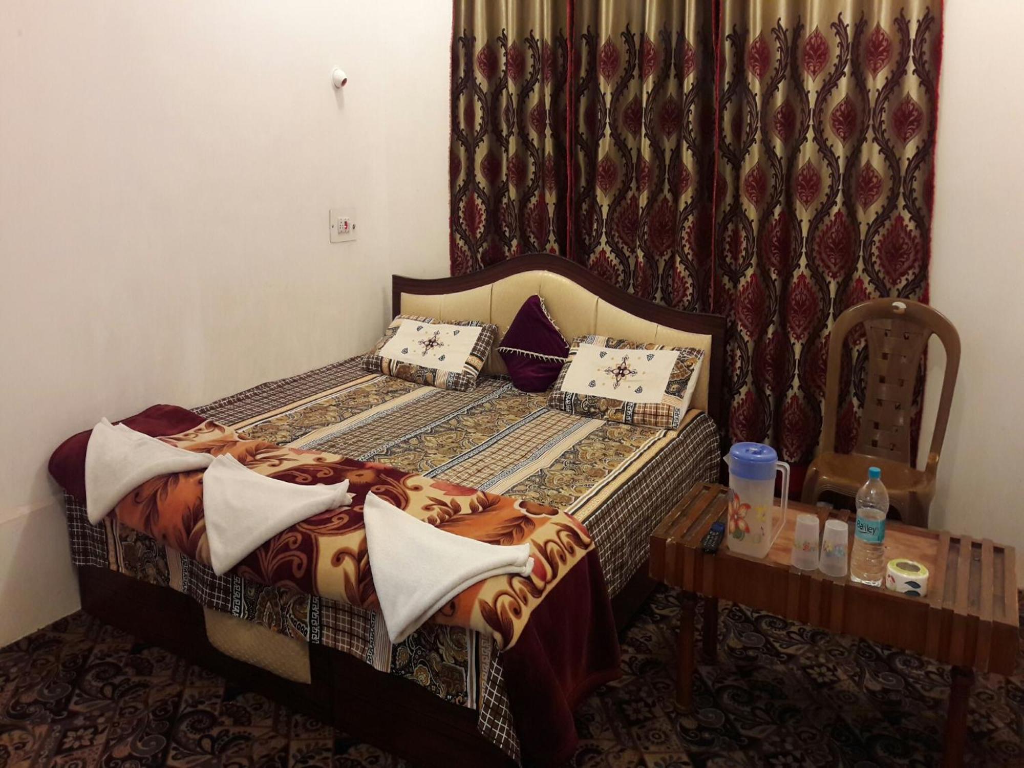 Fabulous Kashmir Srinagar Hotel ภายนอก รูปภาพ