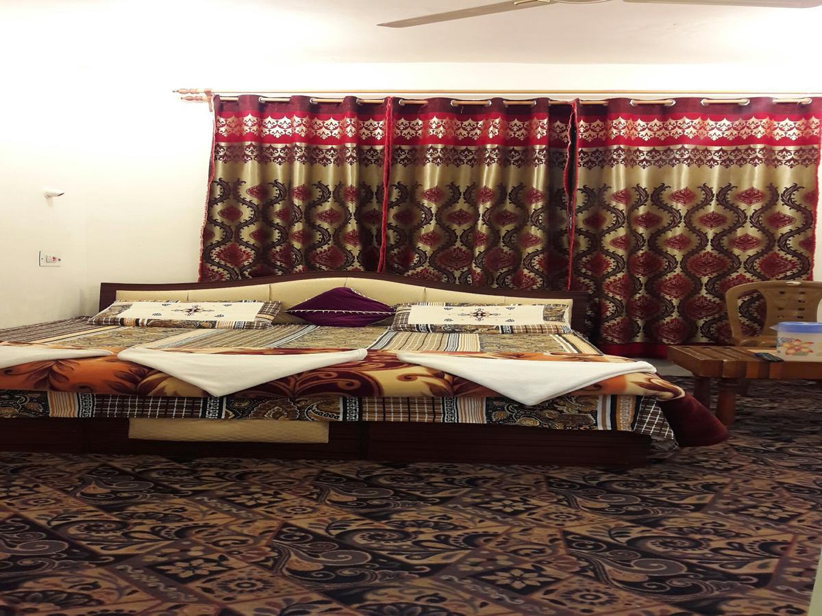 Fabulous Kashmir Srinagar Hotel ภายนอก รูปภาพ